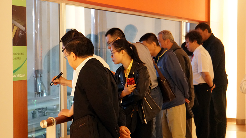 集團(tuán)領(lǐng)導(dǎo)赴頂益食品、御品軒參觀學(xué)習(xí)